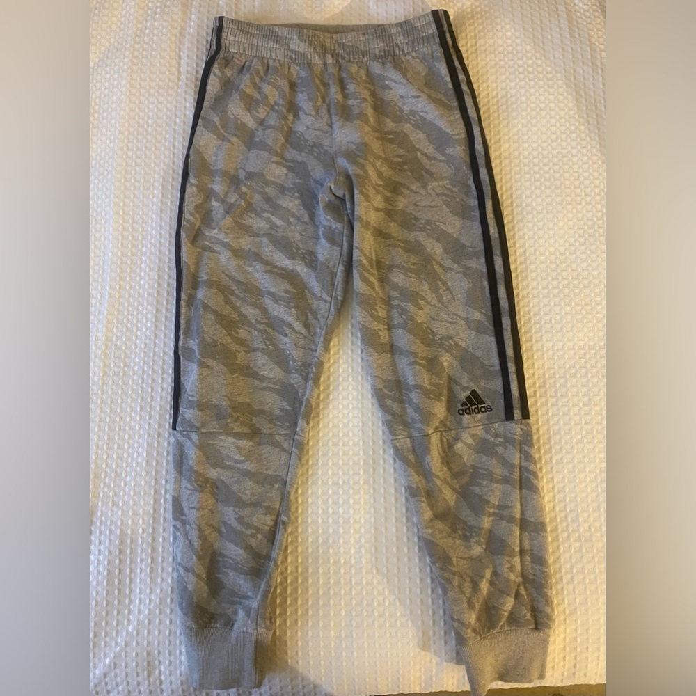 kids adidas’s Camo sweatpants. Medium 10/12. Grey Camo sweatpants.